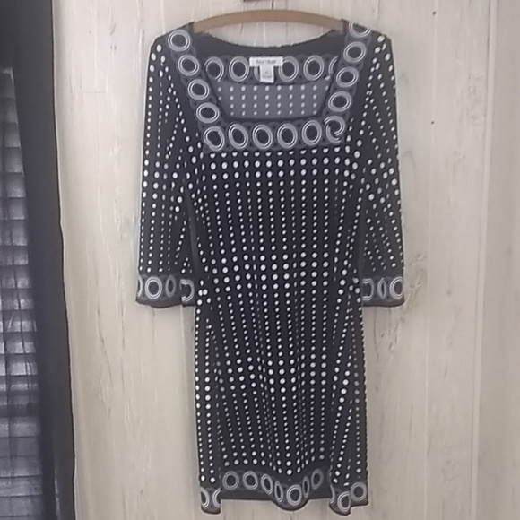 White House Black label bell sleeve dress - Picture 4 of 8